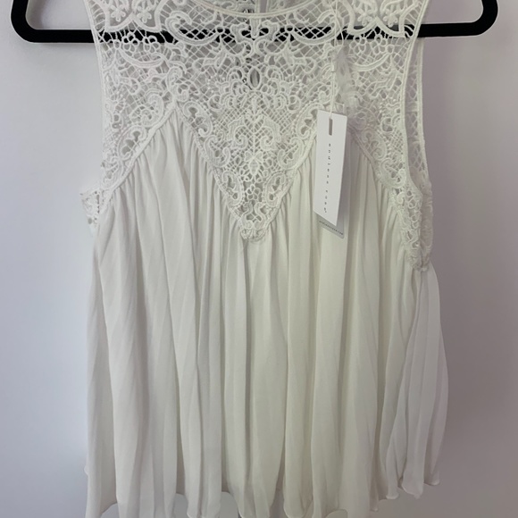 Revolve Endless Rose Top - Picture 2 of 3